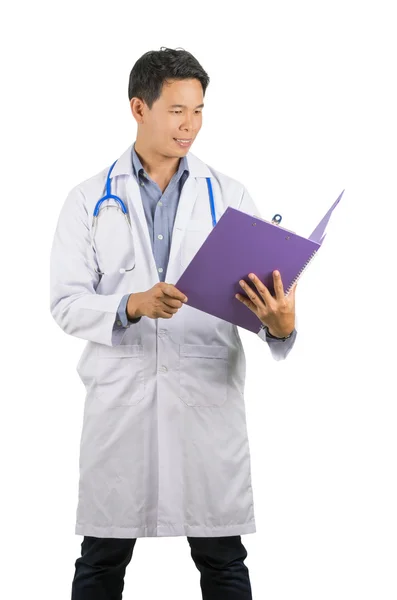 Asian doctor reading blank — Zdjęcie stockowe