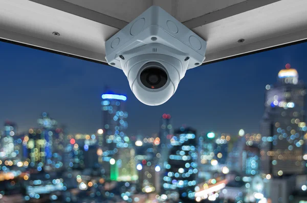 CCTV e scena notturna della città — Foto Stock