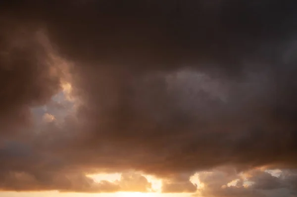 Primer Plano Nubes Oscuras Atardecer Paisaje Nublado — Foto de Stock