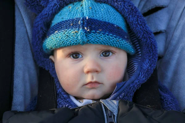 Ritratto Baby Boy Abiti Outdoor — Foto Stock