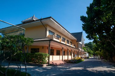 Gregorie 'nin Apartmanları ve süpermarketi Bay Gregorie Payet' in sahibi olduğu La Digue Adası 'ndaki ilk turist yapılarından biri.