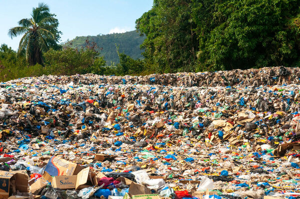 Open-air sweepers dump in the Seychelles
