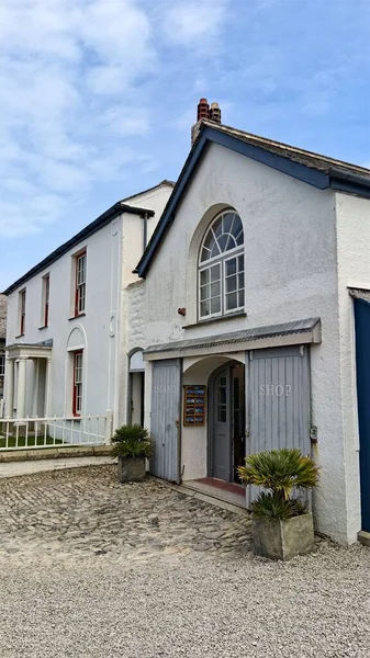 Marazion Adası, Cornwall, İngiltere - 6 Ağustos 2025: St. Michael 's Mount The Stewards House manzarası.