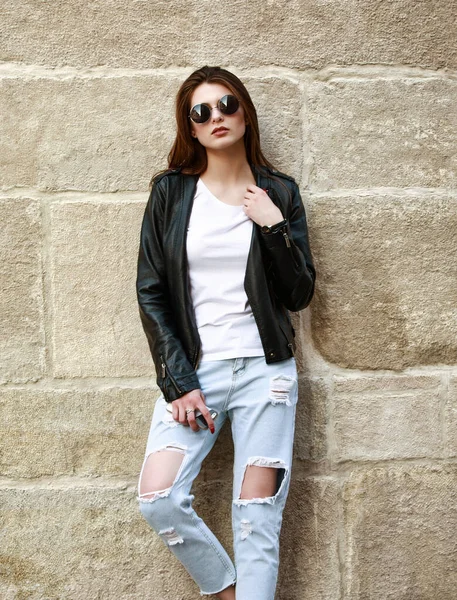 Young Girl Trendy Retro 90S Style Leather Jacket Jeans Street — Stock Photo, Image