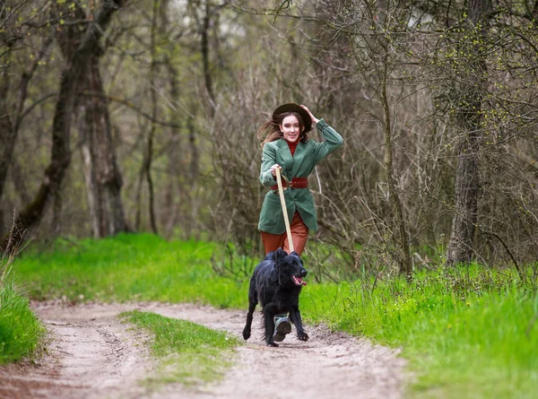 Tânără Doamnă Stil Țară Haine Modă Mers Jos Câine Vânătoare — Fotografie, imagine de stoc