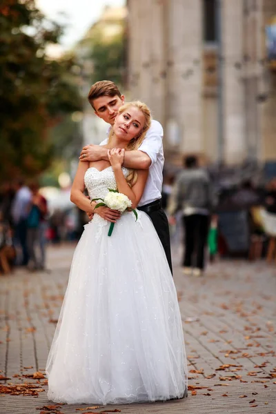 Romantic Loving Happy Newlywed Couple Walking Together Merrily Street Old — Stock Photo, Image