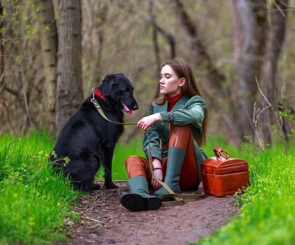 Fata Haine Rustice Elegante Țară Câine Vânătoare Retriever Negru Care — Fotografie, imagine de stoc