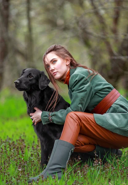 Portretul Unei Femei Tinere Într Stil Țară Haine Câine Negru — Fotografie, imagine de stoc