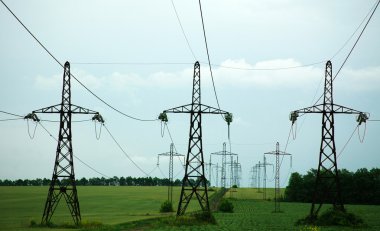 Sütun satır güç elektrik yeşil sahada