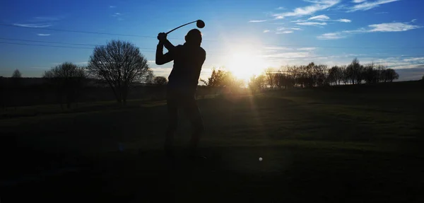 Man Plays Golf Sunset — Stock Photo, Image