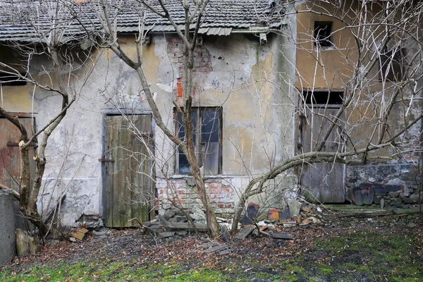 Зруйнована Забута Стара Міська Будівля — стокове фото