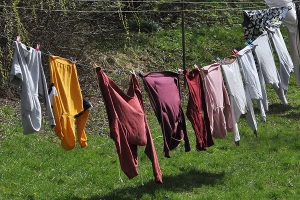 Wäsche Der Sonne Trocknen Waschen — Stockfoto