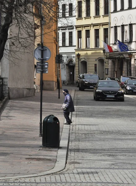 크라코프 폴란드 세계적 유행병 맹위를 떨치고 2021 도심에 미코야 — 스톡 사진