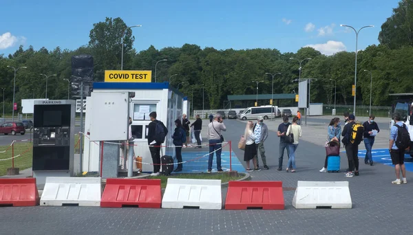 Pessoas Esperando Para Ser Testado Para Covid Polônia Cracóvia Junho — Fotografia de Stock