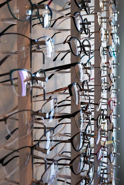 Brille Die Das Sehen Der Ladenwand Verbessert — Stockfoto