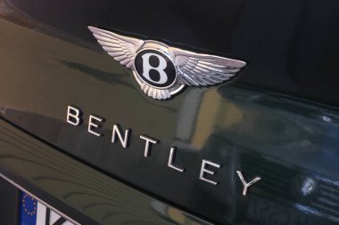 Bentley araba tabelası, zarafet ve servet Krakow Polonya 14 Eylül 2021 ...