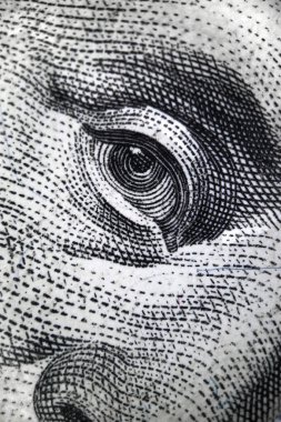 100 dolarlık banknotta Başkan Franklin 'in gözü var. ...