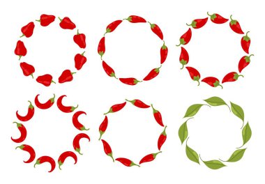 Beyaz arka planda kırmızı acı biberden yapılmış basit çerçeveler. Acı kırmızı biber. Asya veya Meksika mutfağı, yemek teslimatı, restoran menüleri veya sos etiketleri için.