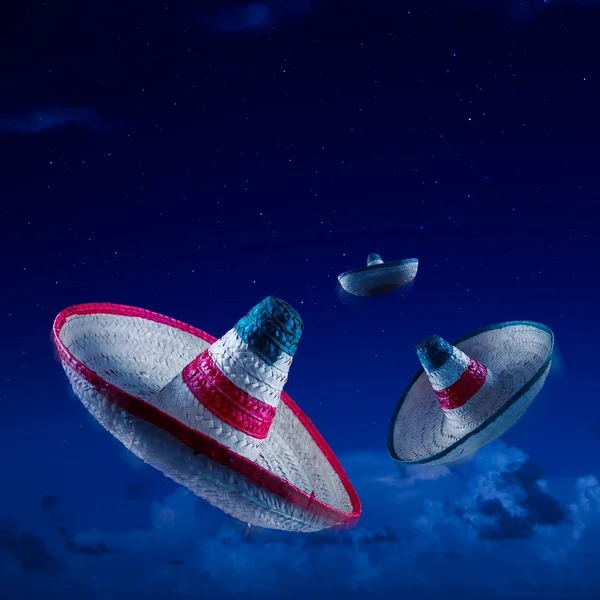 Cappelli messicani o sombreros in cielo — Foto Stock