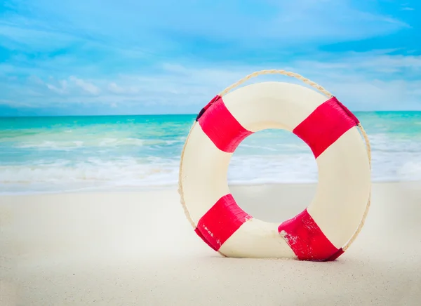 Rettungsboje am Strand — Stockfoto