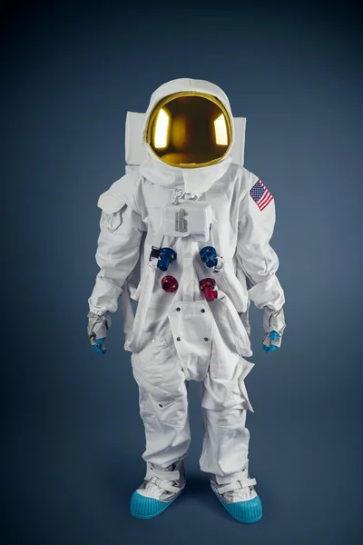 Astronaute isolé debout — Photo