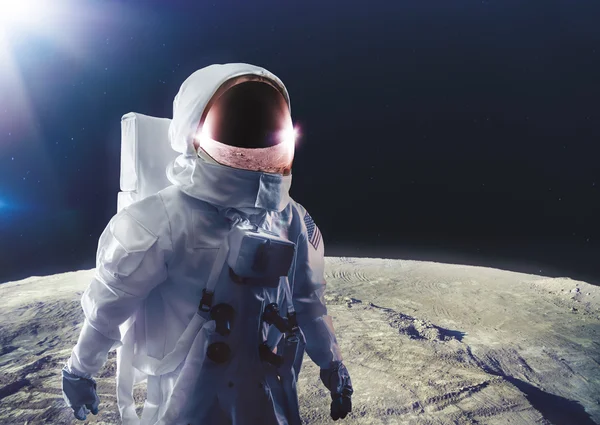 Astronauta che cammina sulla Luna — Foto Stock