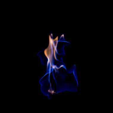 Siyah arkaplanda ateş mavisi.