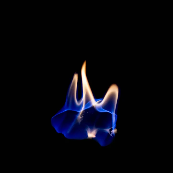 Ogień Niebieski Gorąco Czarnym Tle — Zdjęcie stockowe