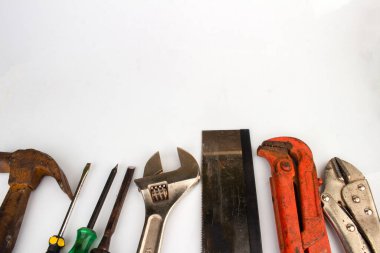 Tüm araçlar beyaz arkaplanda.