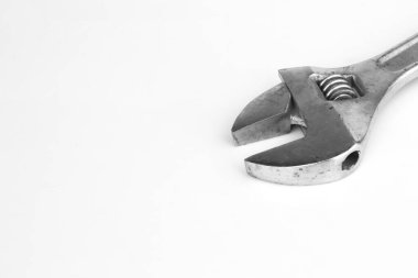 Beyaz arkaplanda anahtar.