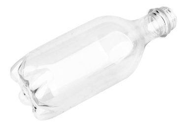 Beyaz arka planda plastik su şişesi.
