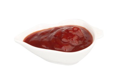 Ketçap beyaz arka planda izole edilmiş bir fincan domatesin içinde..