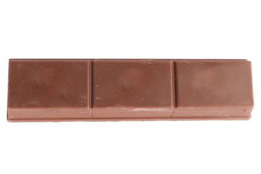 Çikolatalı gofretler beyaz arka planda izole edilmiş ısırık kırıkları.