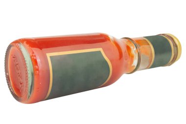 Beyaz arka planda ketçap şişesi camı..