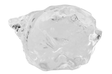 Beyaz arkaplanda izole buz küpleri.