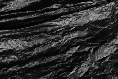 Çöp torbası buruşmuş koyu siyah.