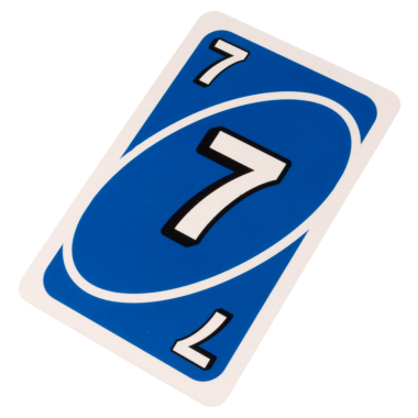 Kart oynayan çocuk, beyaz arka planda izole edilmiş yedi renk mavi..