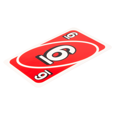 Kağıt oynayan çocuk beyaz arka planda altı renk kırmızı izole.