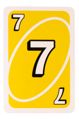 Kart oynayan çocuk beyaz arka planda izole edilmiş yedi renk sarı.