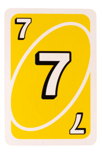 Kart oynayan çocuk beyaz arka planda izole edilmiş yedi renk sarı.