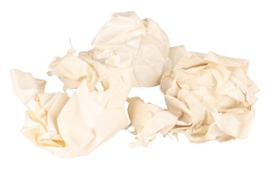 Kağıt top beyaz arkaplanda izole edildi.