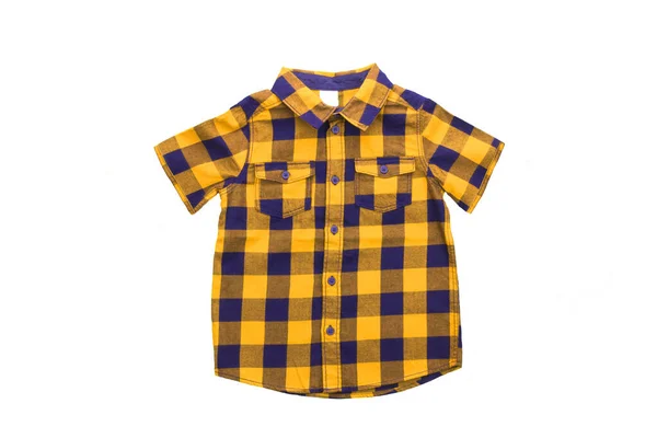子供服 白い背景に隔離された男の子のための短い袖とポケット付きのファッショナブルな黄色のブルーのプレイシャツ 子供夏のファッション — ストック写真