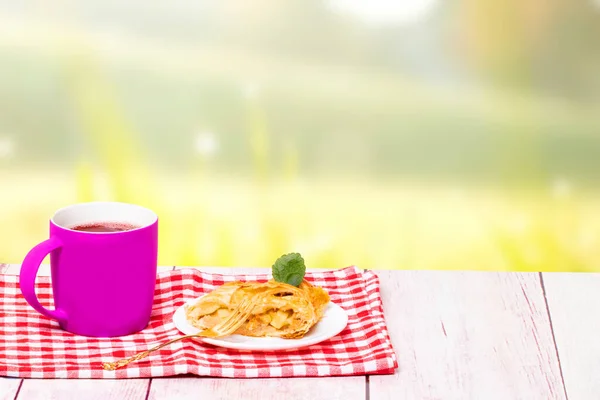 Сніданок Столова Кава Шматочок Домашнього Запеченого Свіжого Яблучного Штруделя Чашкою — стокове фото