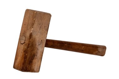 Beyaz arka planda tahtakurusu olan antik tahta çekiç ya da tokmak yakın plan. Makro.