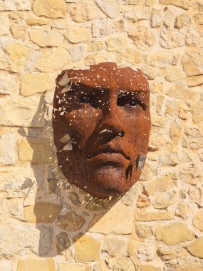 Calpe, İspanya, Costa Blanca 18 Ekim 2025. Tarihi merkezde Bistro Lapsus, güzel caddeleri, güzel beyaz evleri ve geleneksel binaları var. Akdeniz.