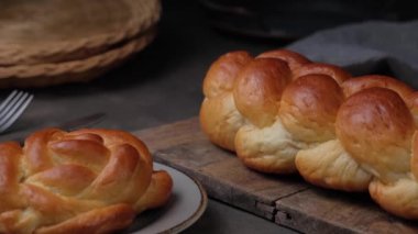 Ev yapımı Challah ekmeği. Seçici odak.