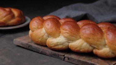 Ev yapımı Challah ekmeği. Seçici odak.