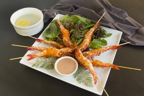 Grilled Shrimps With Salad — Stock Photo, Image