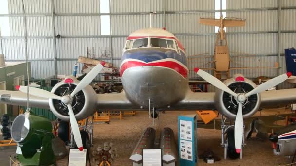 Douglas DC3 Extérieur — Video