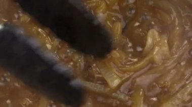 Sos tava soğan içine 